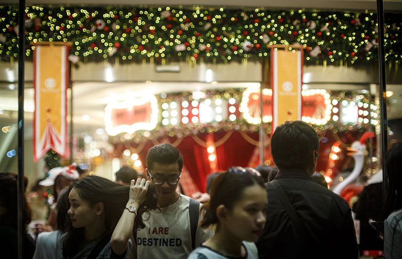 Sài Gòn trang hoàng rực rỡ trước lễ Giáng sinh